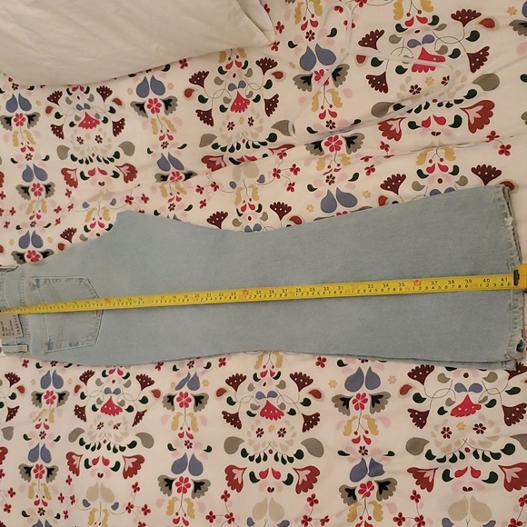 FIORUCCI women's jeans, waist 29, length 31, light blue wash, high rise, flared. - Picture 9 of 14